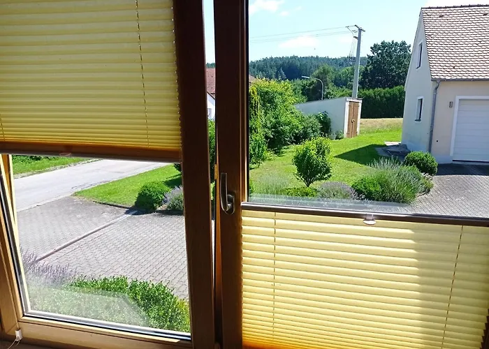 Schöne helle Ferienwohnung in Waldnähe